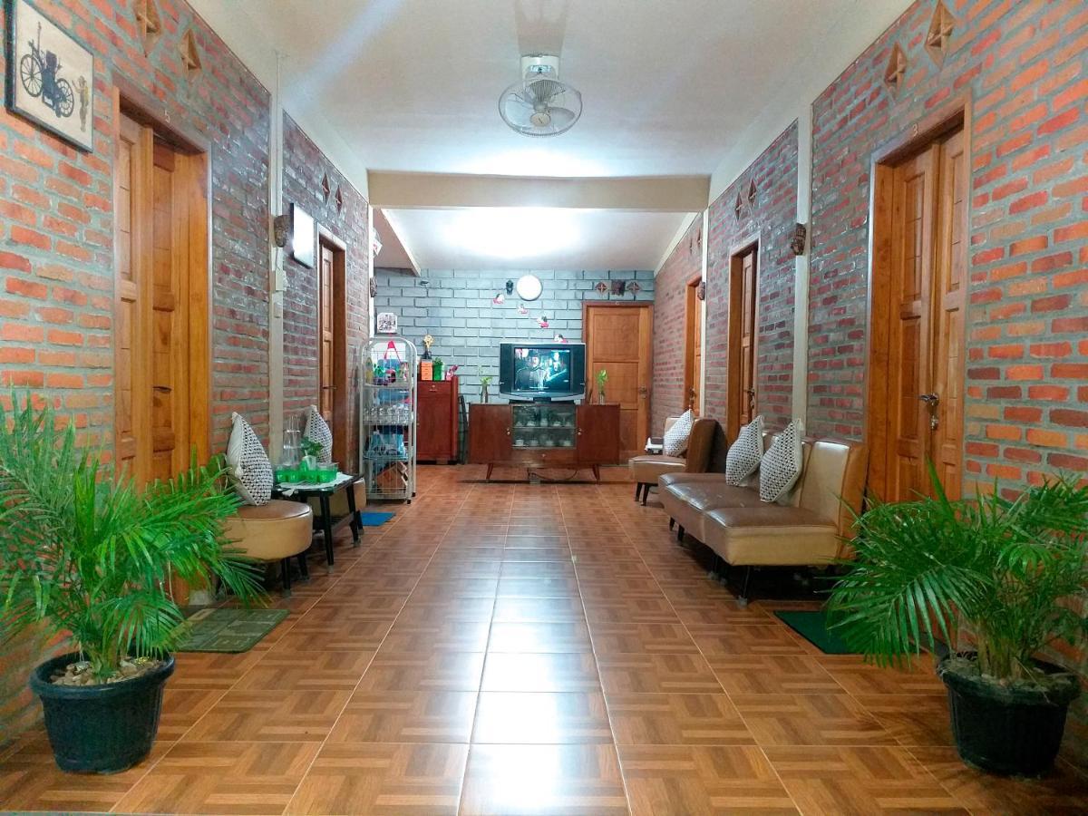 Ngampilan Backpacker Hostel Джок'якарта Екстер'єр фото