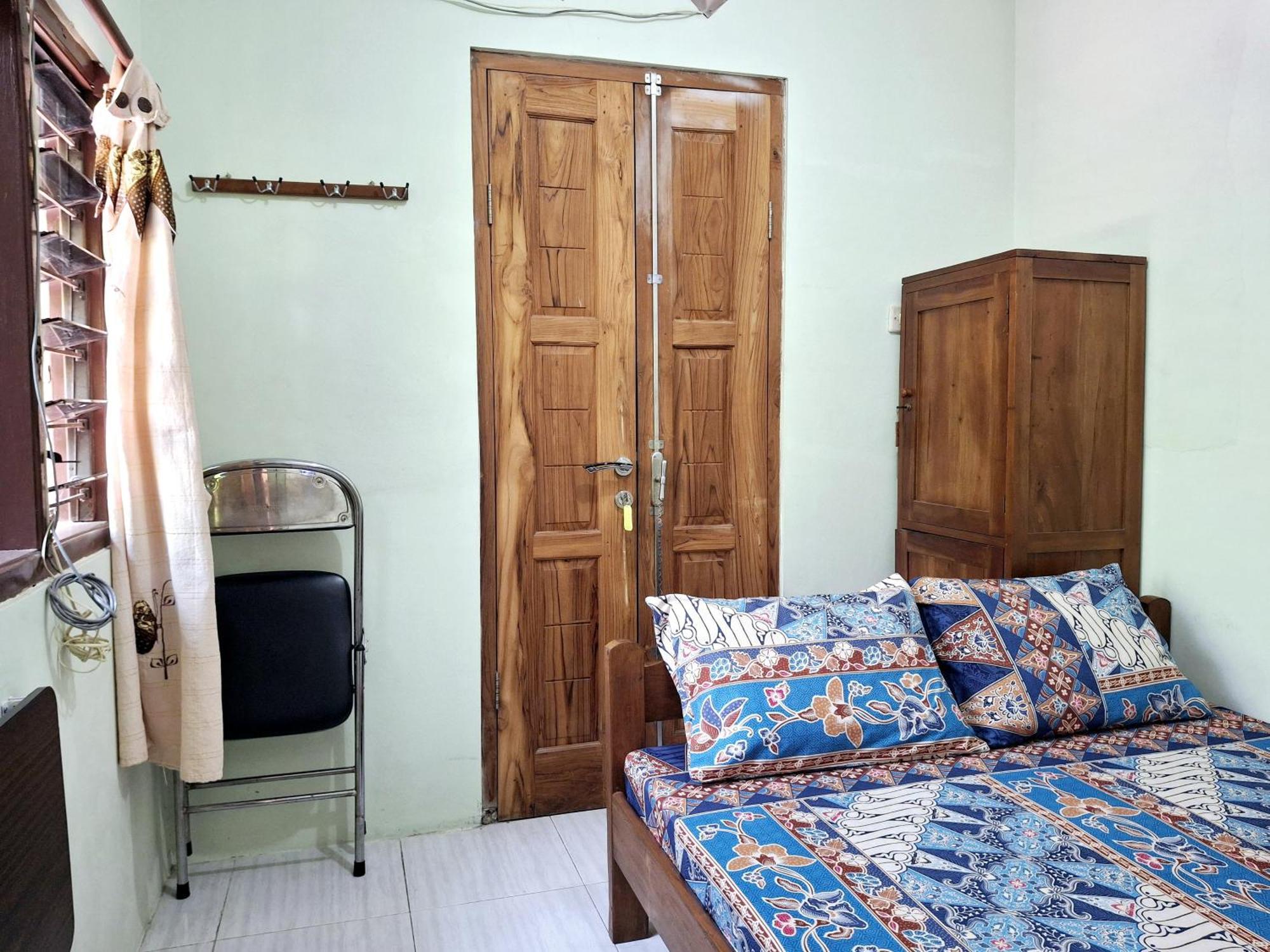 Ngampilan Backpacker Hostel Джок'якарта Екстер'єр фото